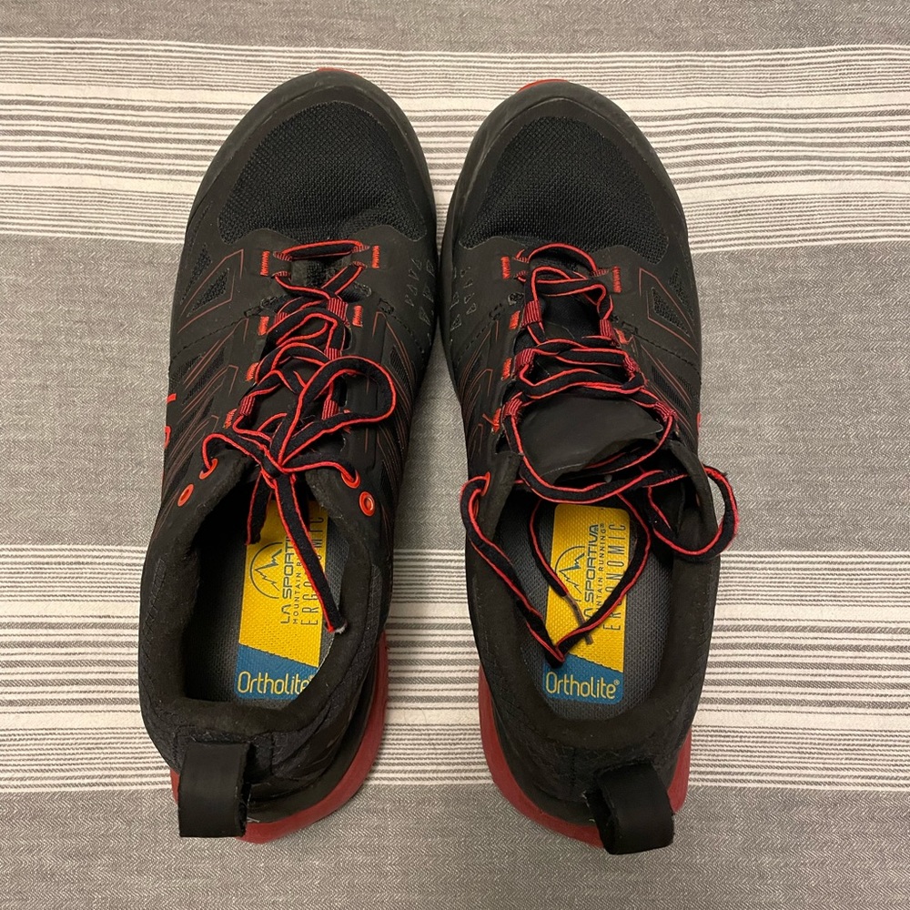 La Sportiva Jackal Black Red Outdoor Trail Running Shoes